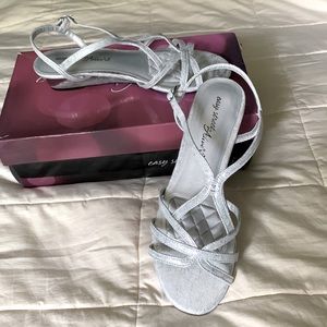 Silver shoes size 7.5. I am size 8 and these fit nicely
